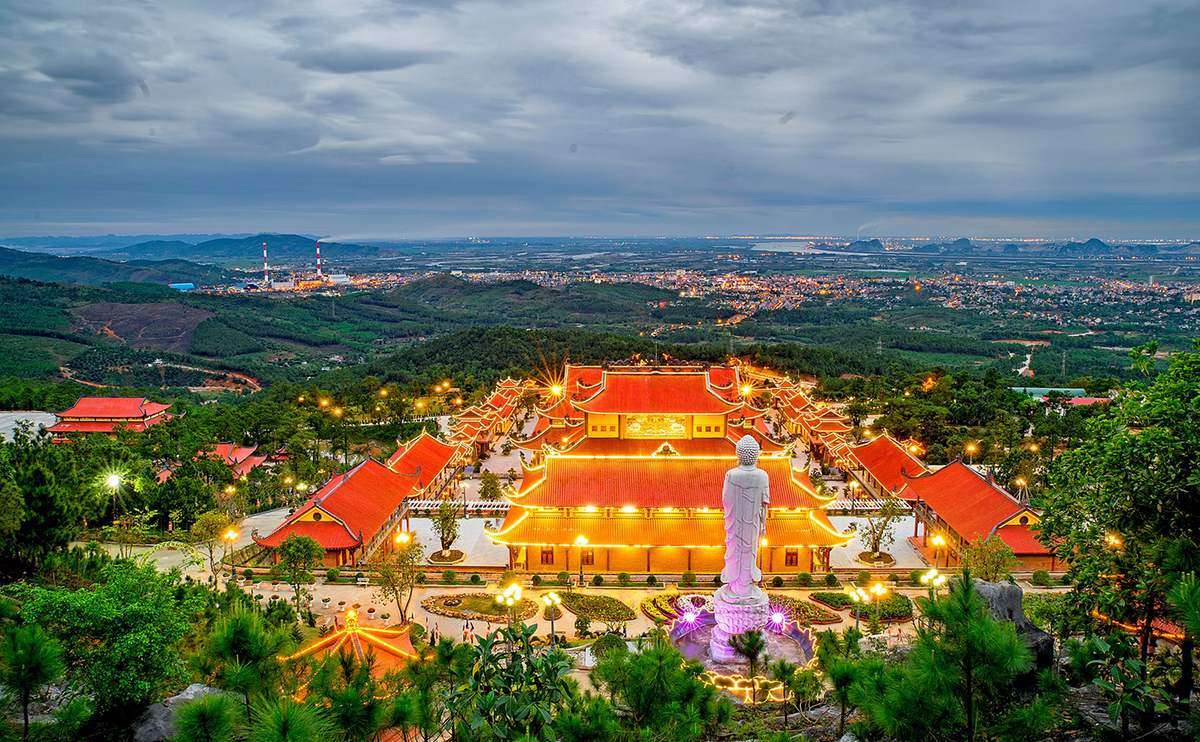 chua-ba-vang-diem-du-lich-tam-linh-hang-dau-tai-quang-ninh-8-1642547937 chua-ba-vang-diem-du-lich-tam-linh-hang-dau-tai-quang-ninh-8-1642547937
