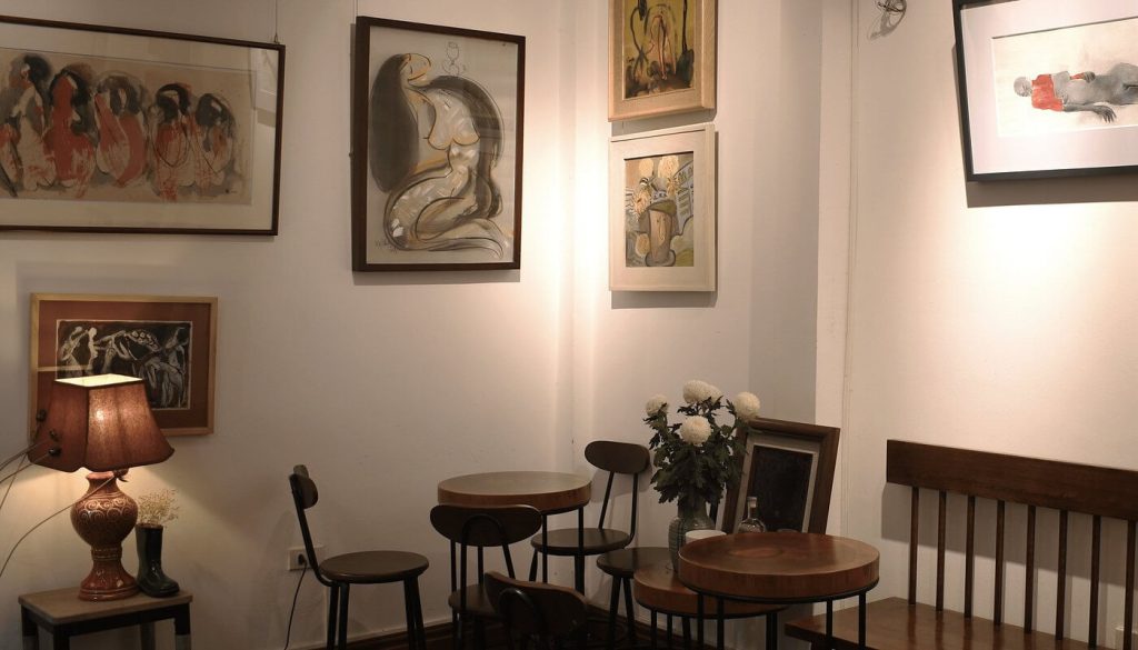 egg-coffee-in-hanoi-old-quarter-12-1-1024x585-1 Do Coffee & Art offers a unique experience by combining art and coffee