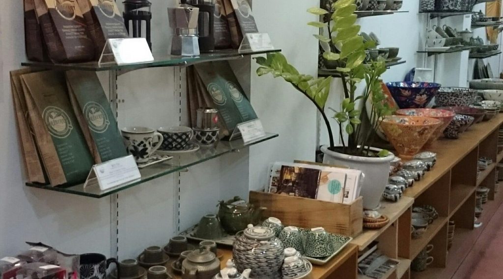 egg-coffee-in-hanoi-old-quarter-14-1-1024x569-1 Handmade pottery from Bat Trang village in Oriberry Coffee