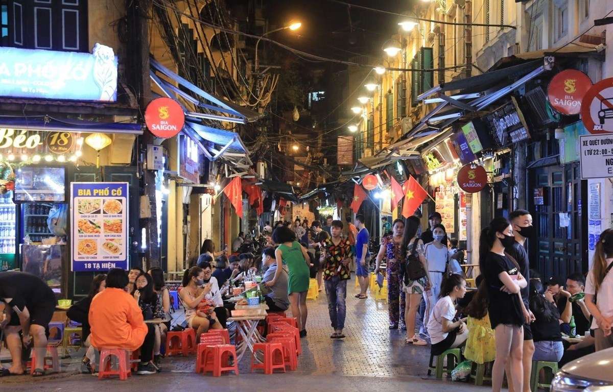 kinh-nghiem-di-cho-dem-pho-co-ha-noi-tu-a-den-z-cho-hoi-dam-me-mua-sam-1640086805